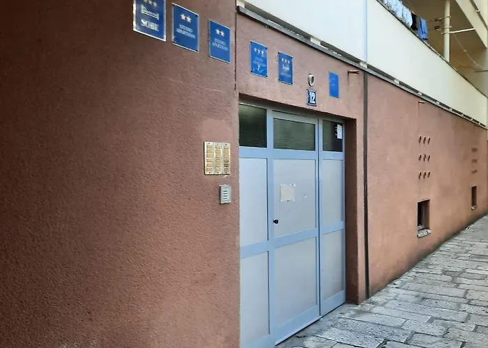 Mare アパート ザダル